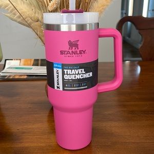 BNWT Stanley Azalea 40 oz quencher